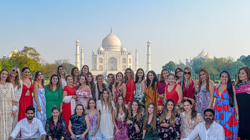 Grupo de viajeras de Mariposa Travels en el Himalaya