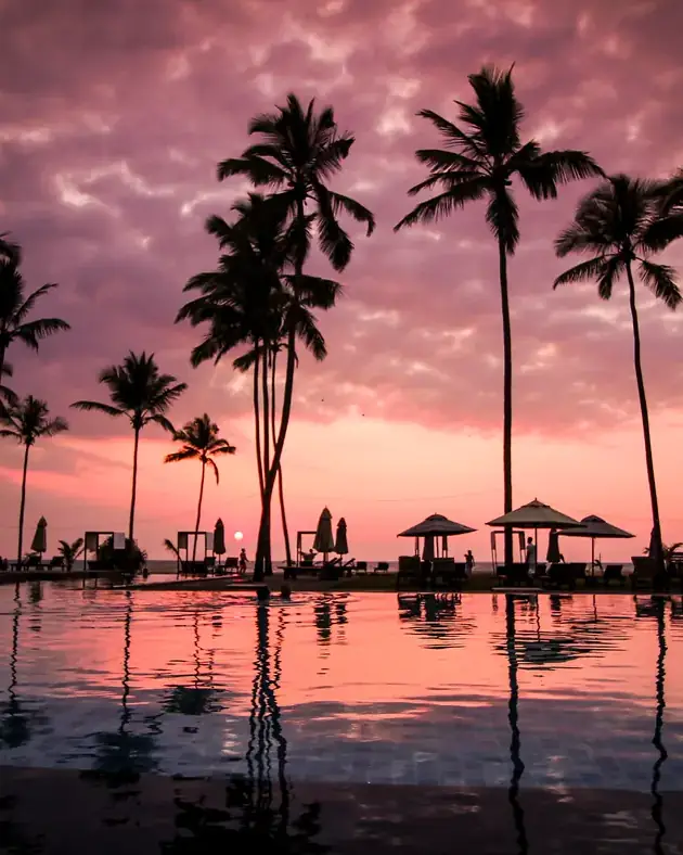 Atardecer junto al mar en Negombo, primera noche en la isla